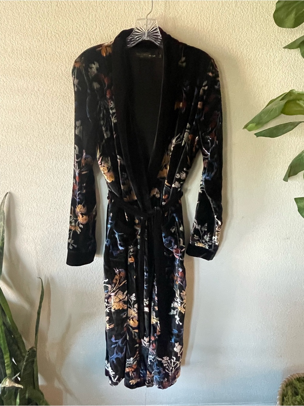 House of Harlow 1960 Black Velvet Floral Robe